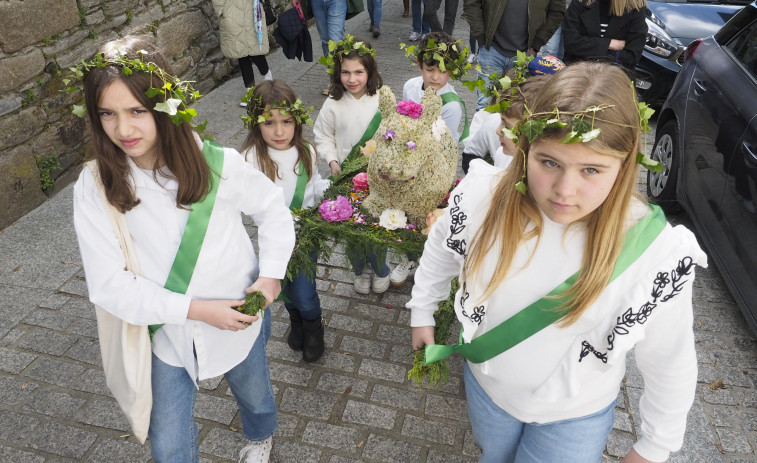 'Orgullo eumés' en los tradicionales Maios de Pontedeume