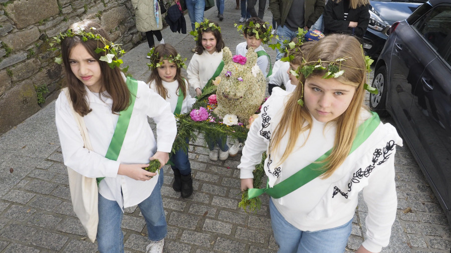 'Orgullo eumés' en los tradicionales Maios de Pontedeume