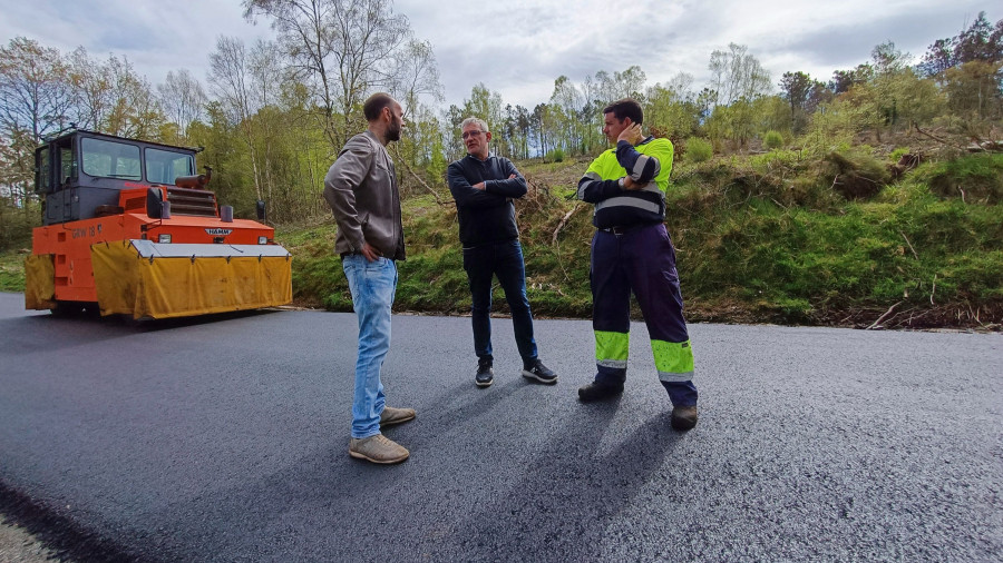 San Sadurniño finaliza el aglomerado de un nuevo tramo en la parroquia de Naraío