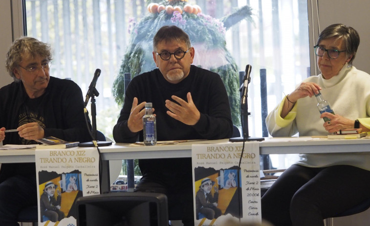 Presentación de “Branco xiz tirando a negro”, de X. M. Felpeto, en el centro cívico de Canido