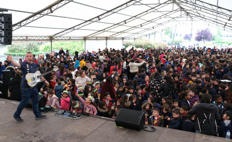 Os centros educativos celebraron os maios na sexta edición de “Ferrol de frores cuberto”