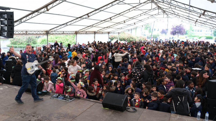 Os centros educativos celebraron os maios na sexta edición de “Ferrol de frores cuberto”