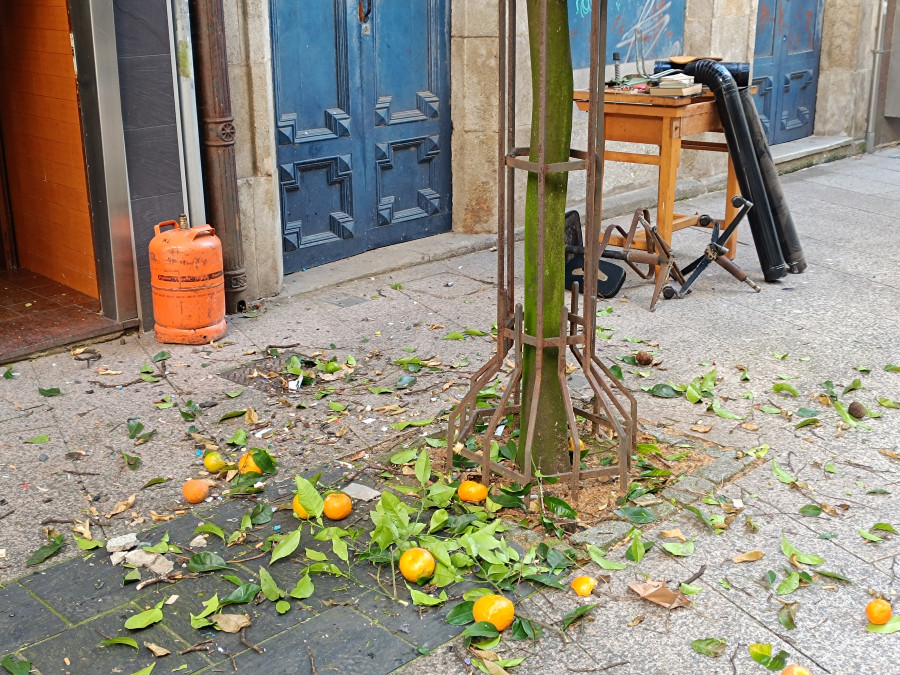 Un vecino de A Magdalena sufre un brote psicótico y lanza una bombona de butano por la ventana