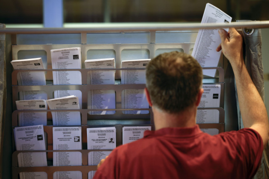 Abren los colegios electorales catalanes