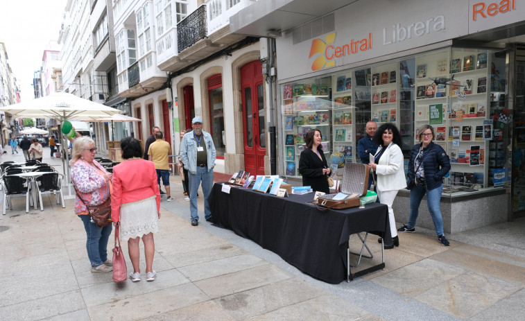 Los libros salen a la calle un día más en Ferrol