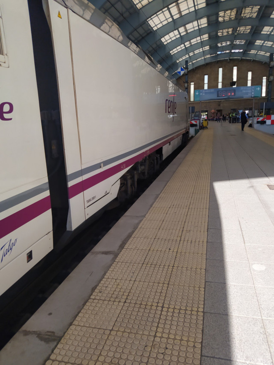 El tren que trae la modernidad a  los gallegos llega esta mañana