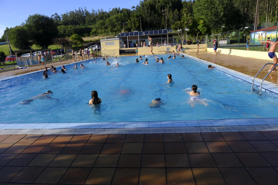 San Sadurniño saca a licitación la gestión y mantenimiento de la piscina municipal