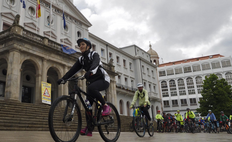 La marcha ciclista sirve de colofón a una semana dedicada a la seguridad vial