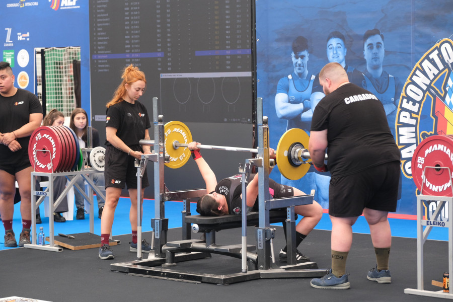 Ferrol saca músculo en la cita estatal júnior de powerlifting