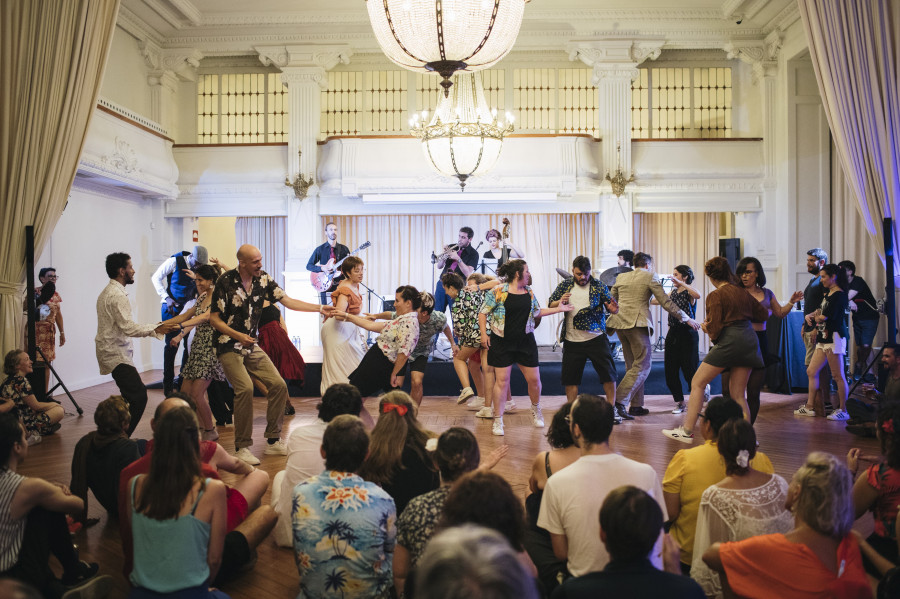 Baile social Lindy Hop y música en directo para celebrar en La Room