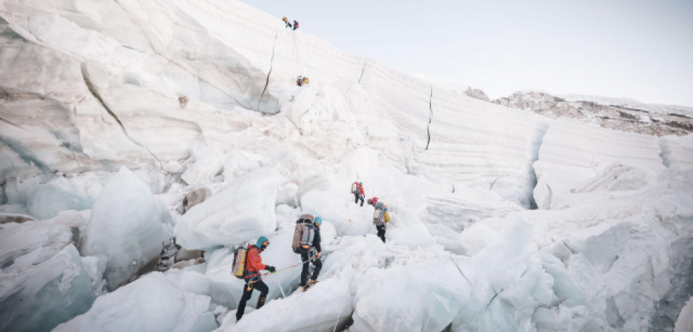 Encuentran muerto en el Everest a un banquero keniano, un británico y dos sherpas