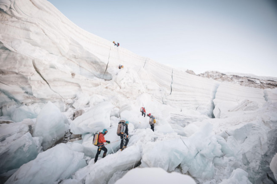 Encuentran muerto en el Everest a un banquero keniano, un británico y dos sherpas