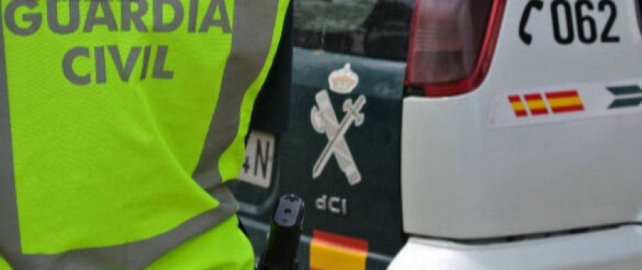 Detenidos dos hombres que se desplazaban desde Madrid para robar en viviendas de A Coruña