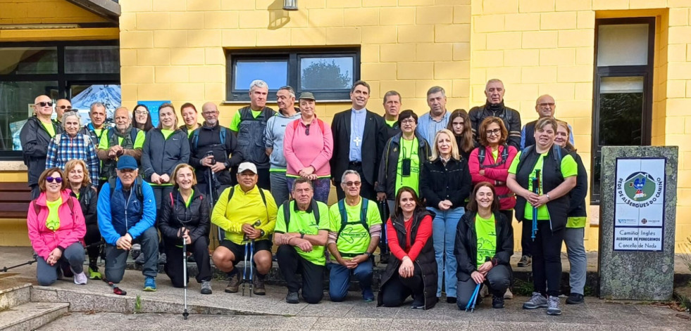 La Asociación Camino del Mar continúa su peregrinación desde Neda hacia Santiago de Compostela