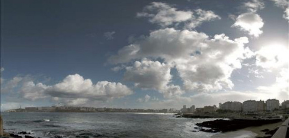 Galicia empieza la semana con cielos muy nubosos que se irán aclarando