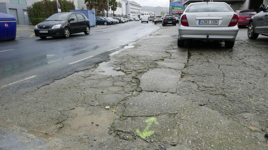 Narón inicia la mejora de las aceras y el aparcamiento en el polígono de A Gándara