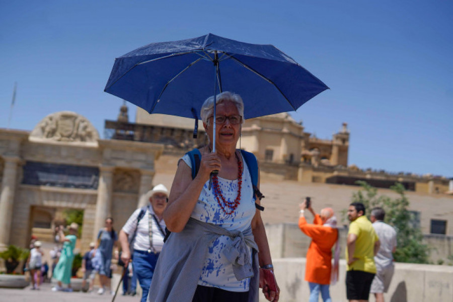 La ola de calor dispara los termómetros hasta los 40º y deja noches tropicales entre 20-24º