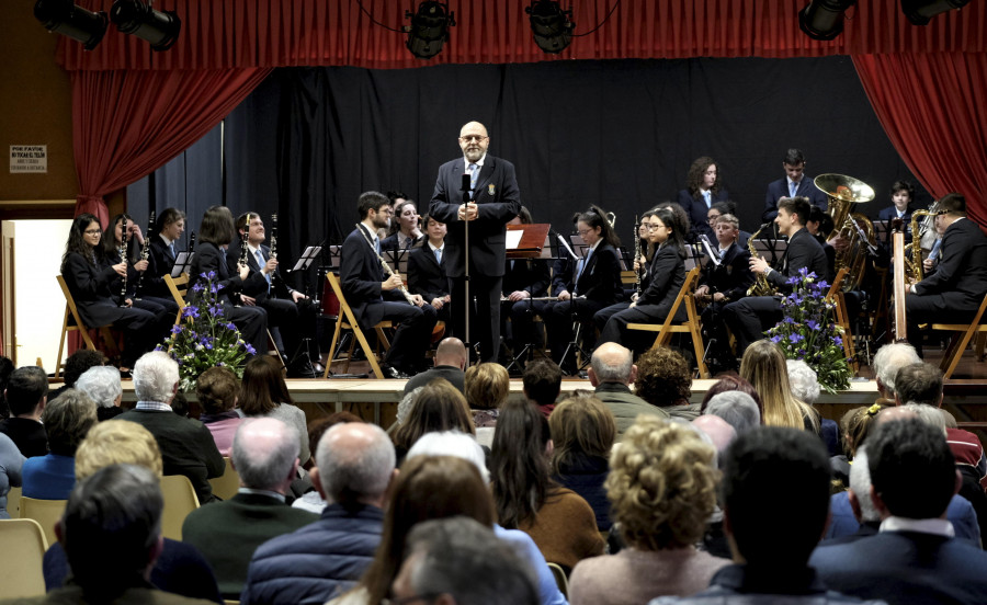 Los grupos Peque Coro Solidarium y Coro da Capo actúan en Pedroso