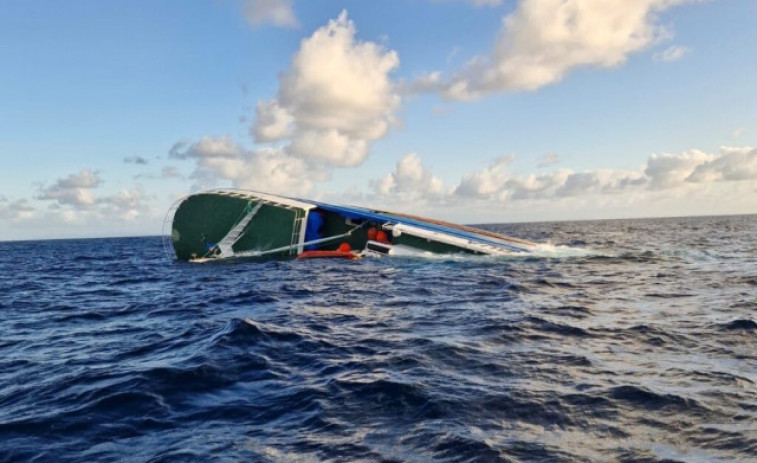 Rescatada toda la tripulación del barco vigués 'Playa Zahara Dos'