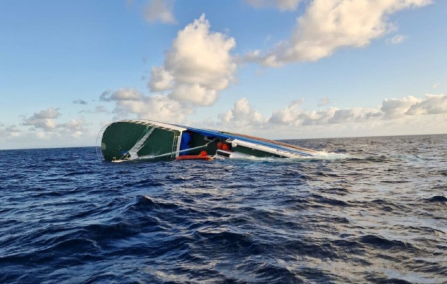 Rescatada toda la tripulación del barco vigués 'Playa Zahara Dos'