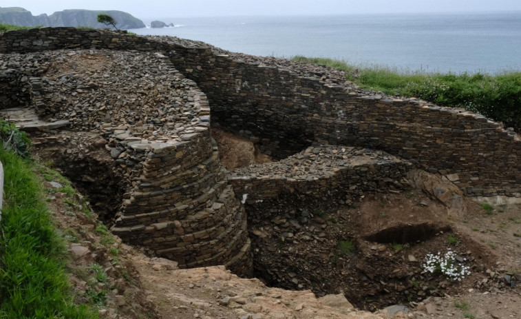 Al descubierto nuevas estructuras castreñas tras la última excavación en el Castro Sarridal