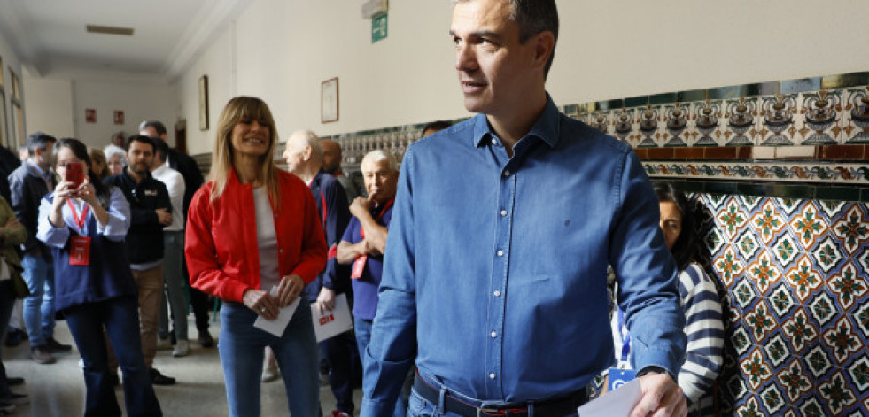 Los candidatos y cargos del PSOE votan con la izquierda para reivindicar que son 