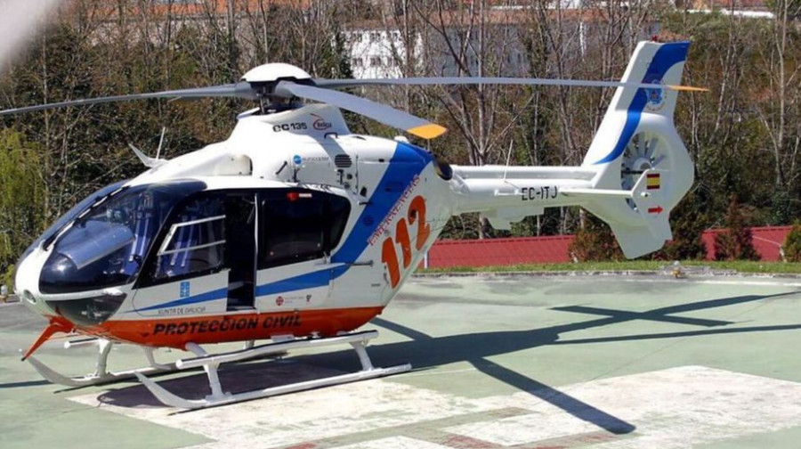 Evacúan en helicóptero a un motorista caído en As Pontes