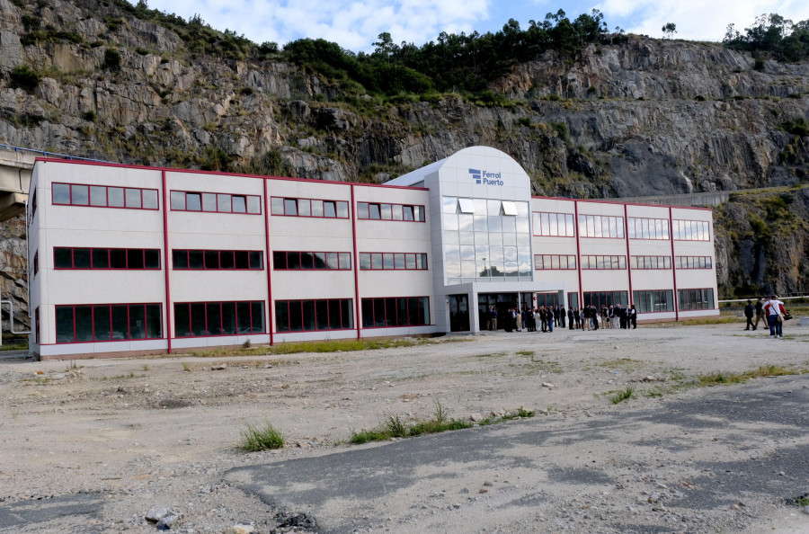 La Autoridad Portuaria inaugura el nuevo edificio de usos múltiples en Caneliñas