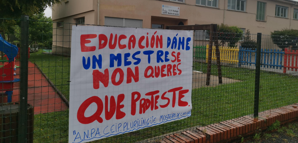 Todos los alumnos solicitantes del CEIP Mosteiro de Caaveiro tendrán su plaza en A Capela