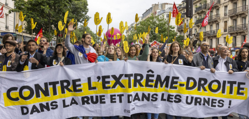 Manifestaciones multitudinarias en Francia contra una extrema derecha al borde del poder