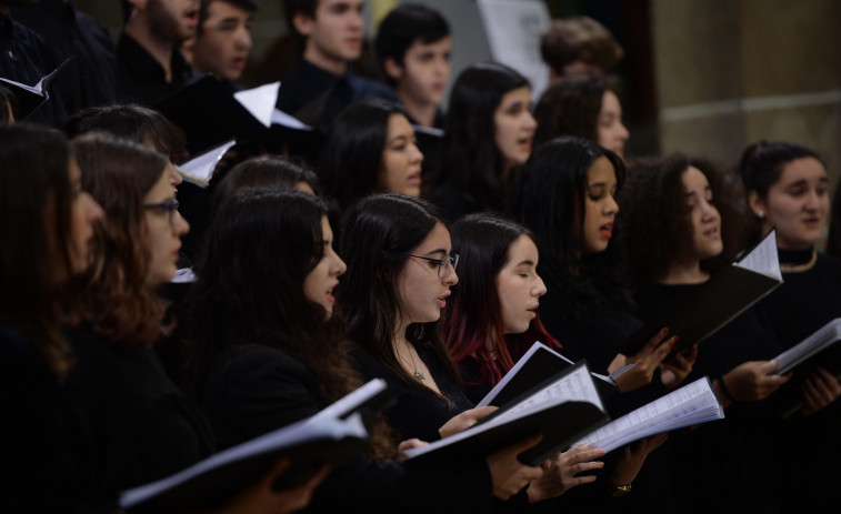 Los coros Infantil y Joven de la Sinfónica de Galicia terminan el curso en la concatedral