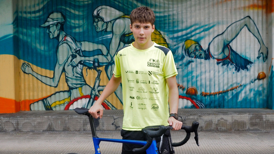 Lucas Riola Delgado, triatleta cedeirés oro nacional juvenil: “Entrenar con tus amigos es lo mejor que te puede pasar”