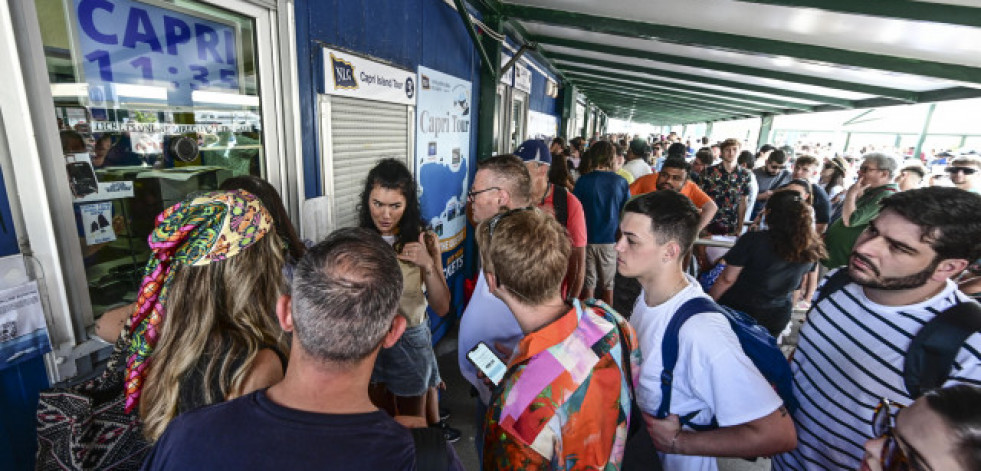 La isla italiana de Capri prohíbe la llegada de turistas por una avería en su red hídrica