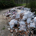 Escombros de obra y basura depositados en el área de Mougá Daniel Alexandre