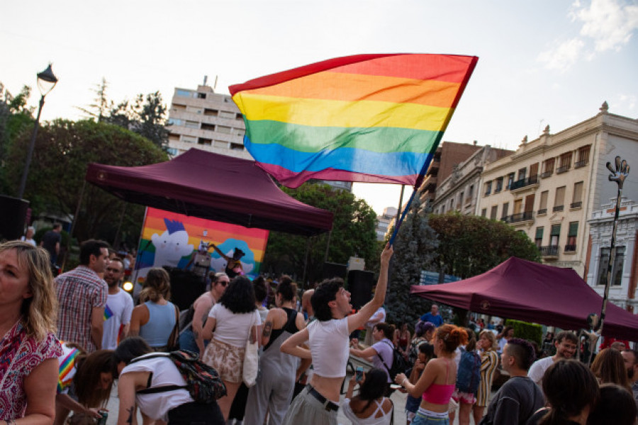 El Gobierno y los agentes sociales firman el acuerdo contra el acoso Lgtbi+ en las empresas