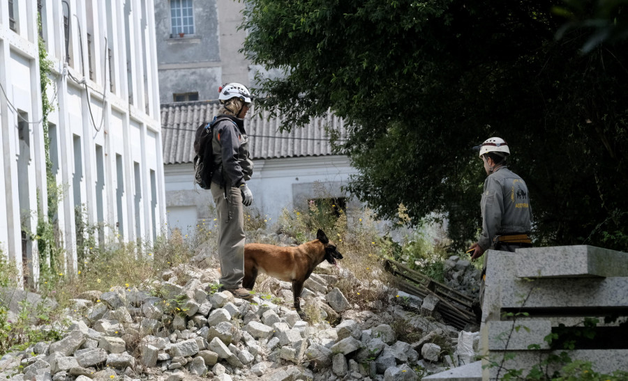 Prácticas caninas y de rescate, en el Sánchez Aguilera de Ferrol