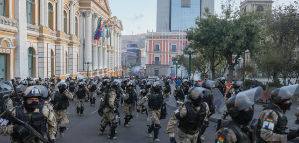 Los militares se retiran de la sede del Ejecutivo de Bolivia tras un 