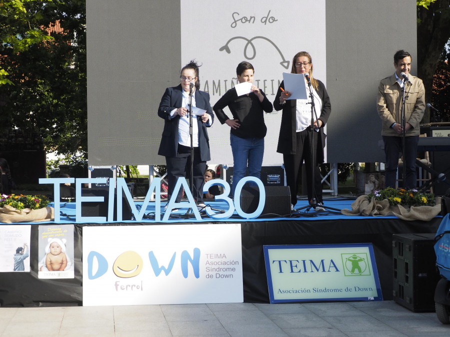 La plaza de la Constitución acogió la celebración del aniversario de Teima