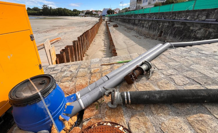 La playa de Ares quedará libre de las obras del saneamiento a finales de este mes