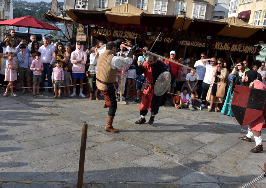 Pontedeume viaja al pasado con su  XIV Feirón medieval dos Andrade