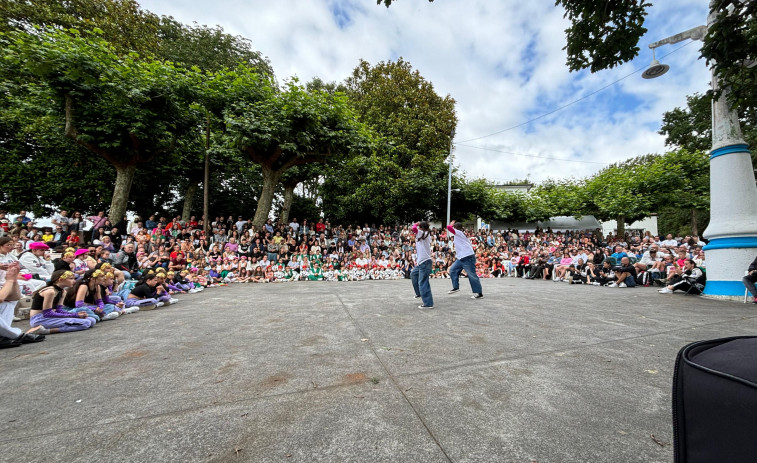 Multitudinaria jornada de convivencia y danza en O Pote con Paso a Paso