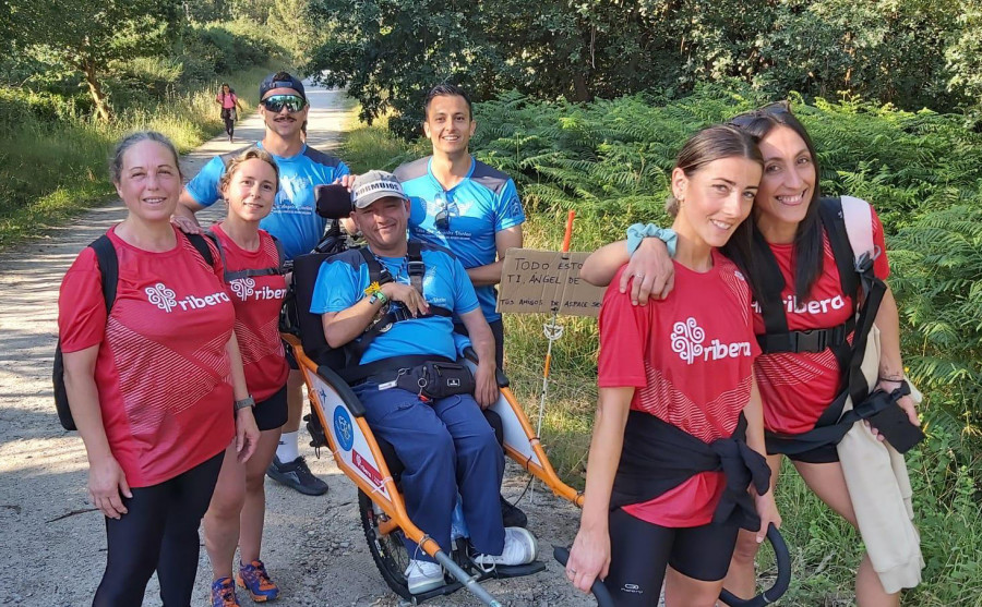 Enfermeras del Hospital Ribera Juan Cardona colaboran con Discamino en la ruta a Compostela