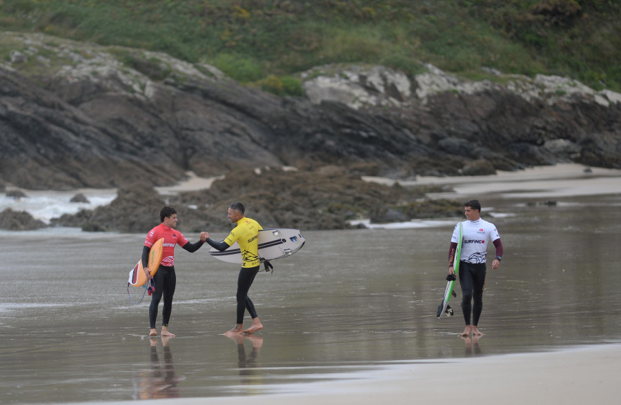 Sin condiciones dignas no hay surf: el plantón de jueces frena el Campeonato de España de Pantín