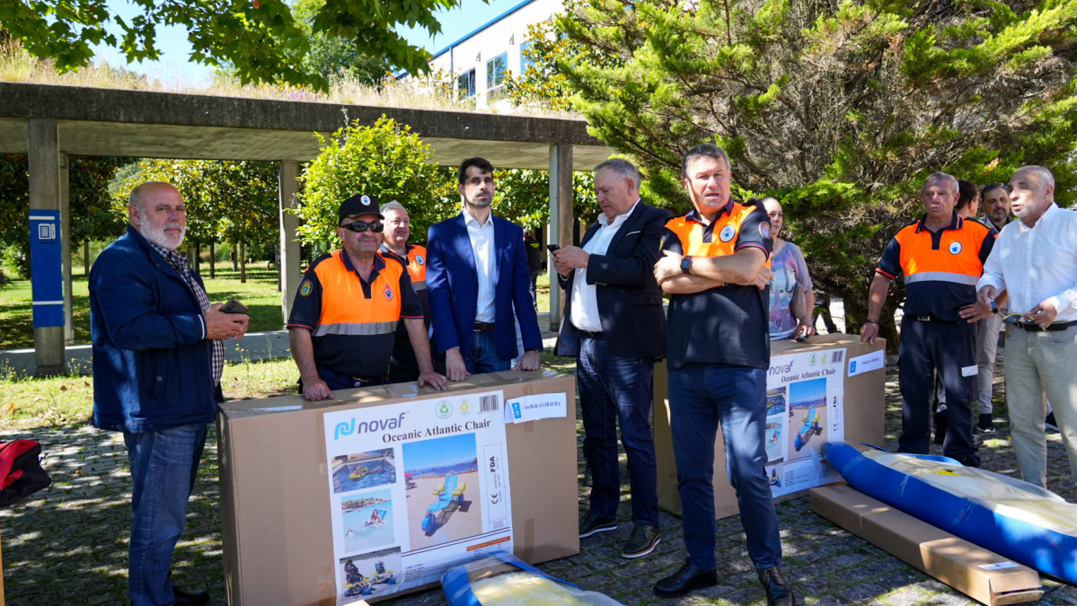 Entrega equipamiento Proteccion Civil Ares As Pontes (1)