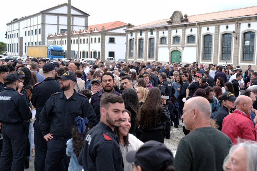 Emotivo recibimiento a la dotación de la “Juan de Borbón” tras medio año fuera de su base en el Arsenal