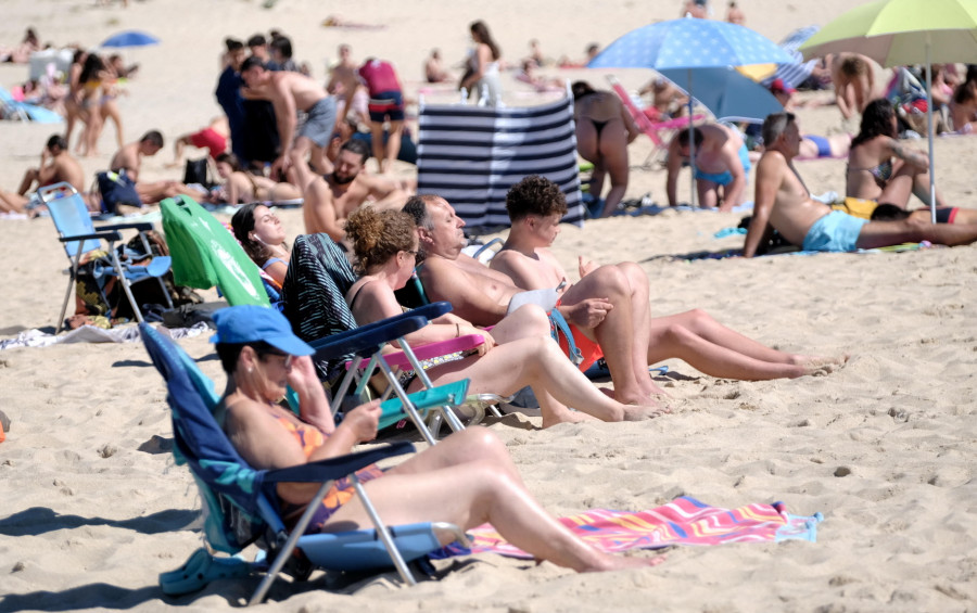 Protección solar factor 50 gratuita en las playas de Ferrol