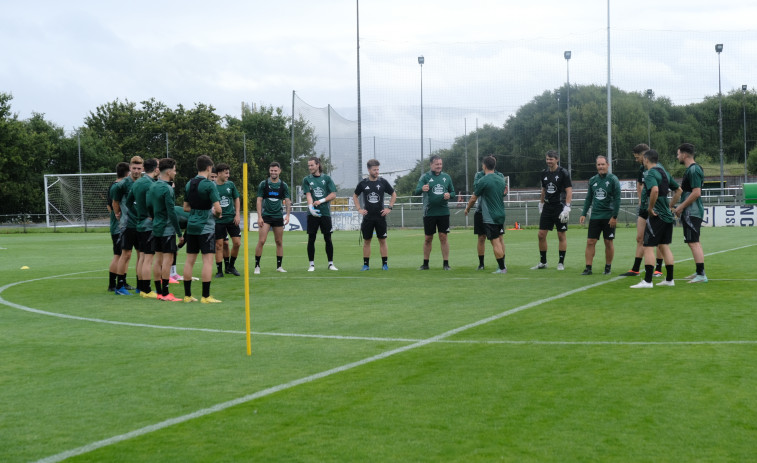 El Racing de Ferrol coge ritmo en los campos de A Gándara