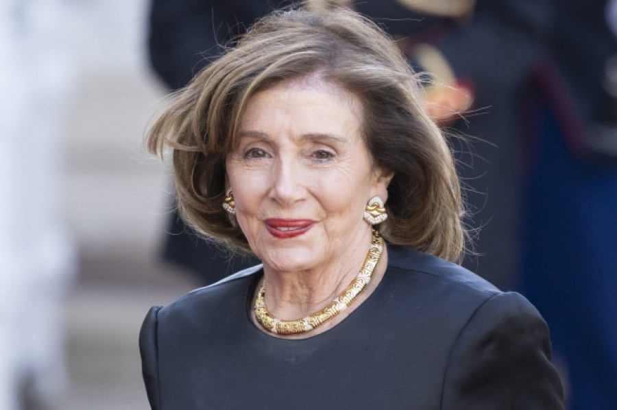 Nancy Pelosi sugiere que Biden debería repensar su candidatura a la reelección