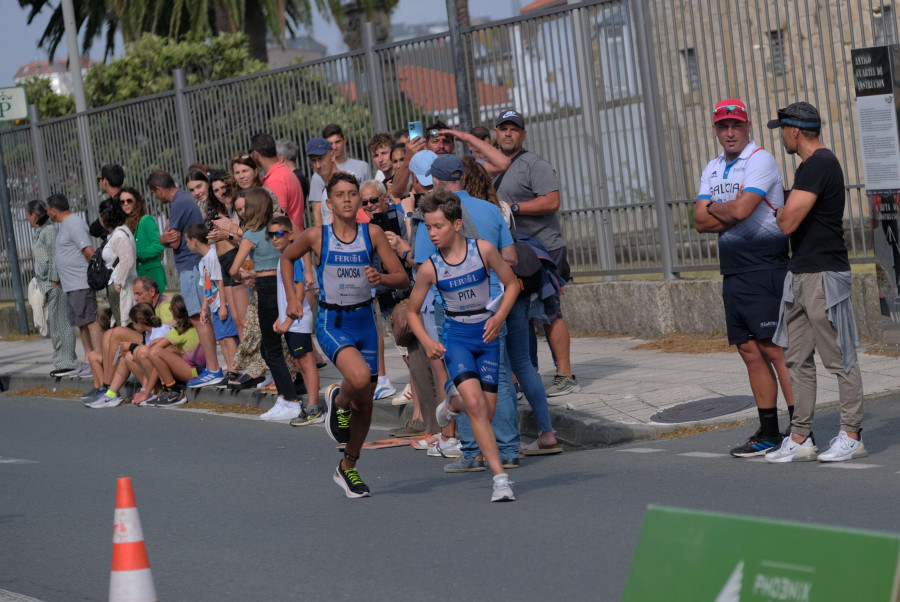 Los más jóvenes triatletas buscan su podio gallego en A Coruña