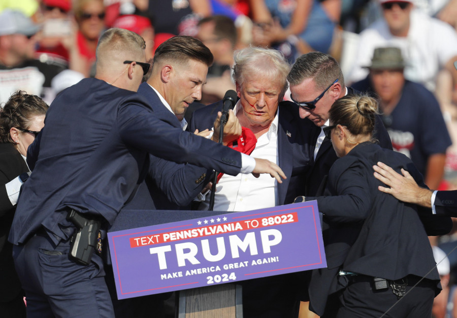 Logran evacuar a Trump del mitin en Pensilvania después de un tiroteo